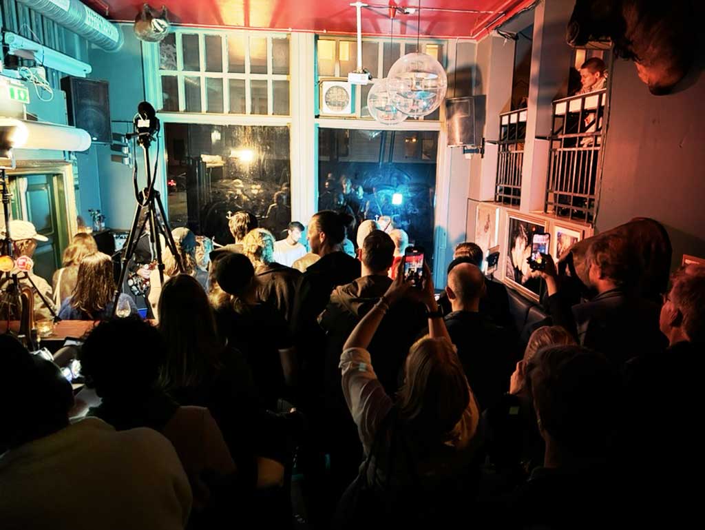 Fullsatt konsert på Gnu